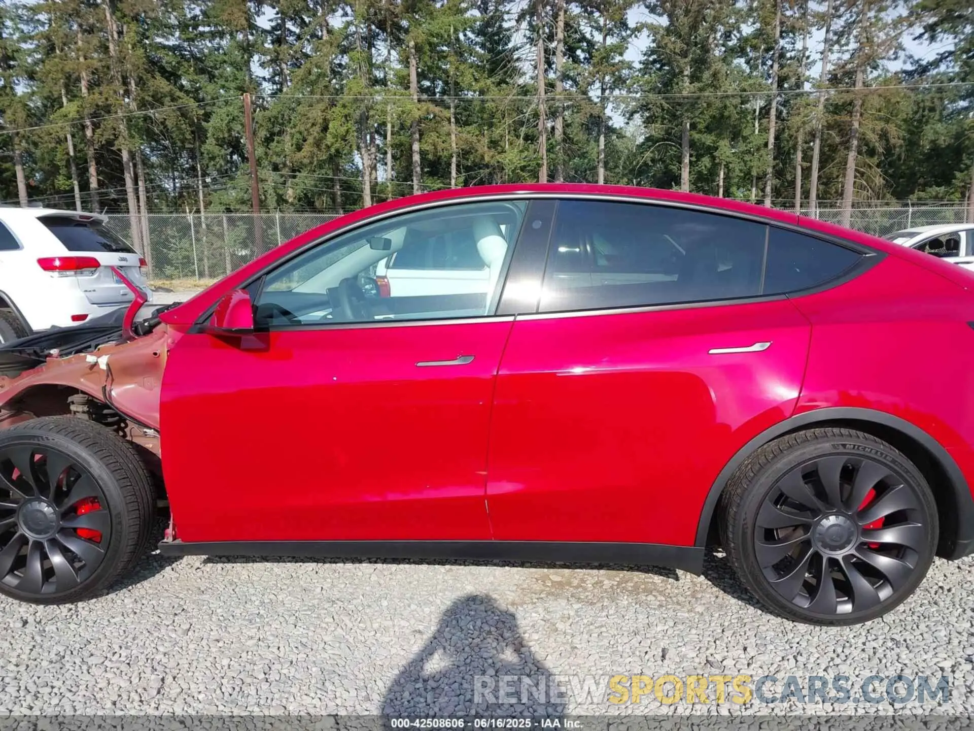 15 Photograph of a damaged car 7SAYGDEF2NF409129 TESLA MODEL Y 2022