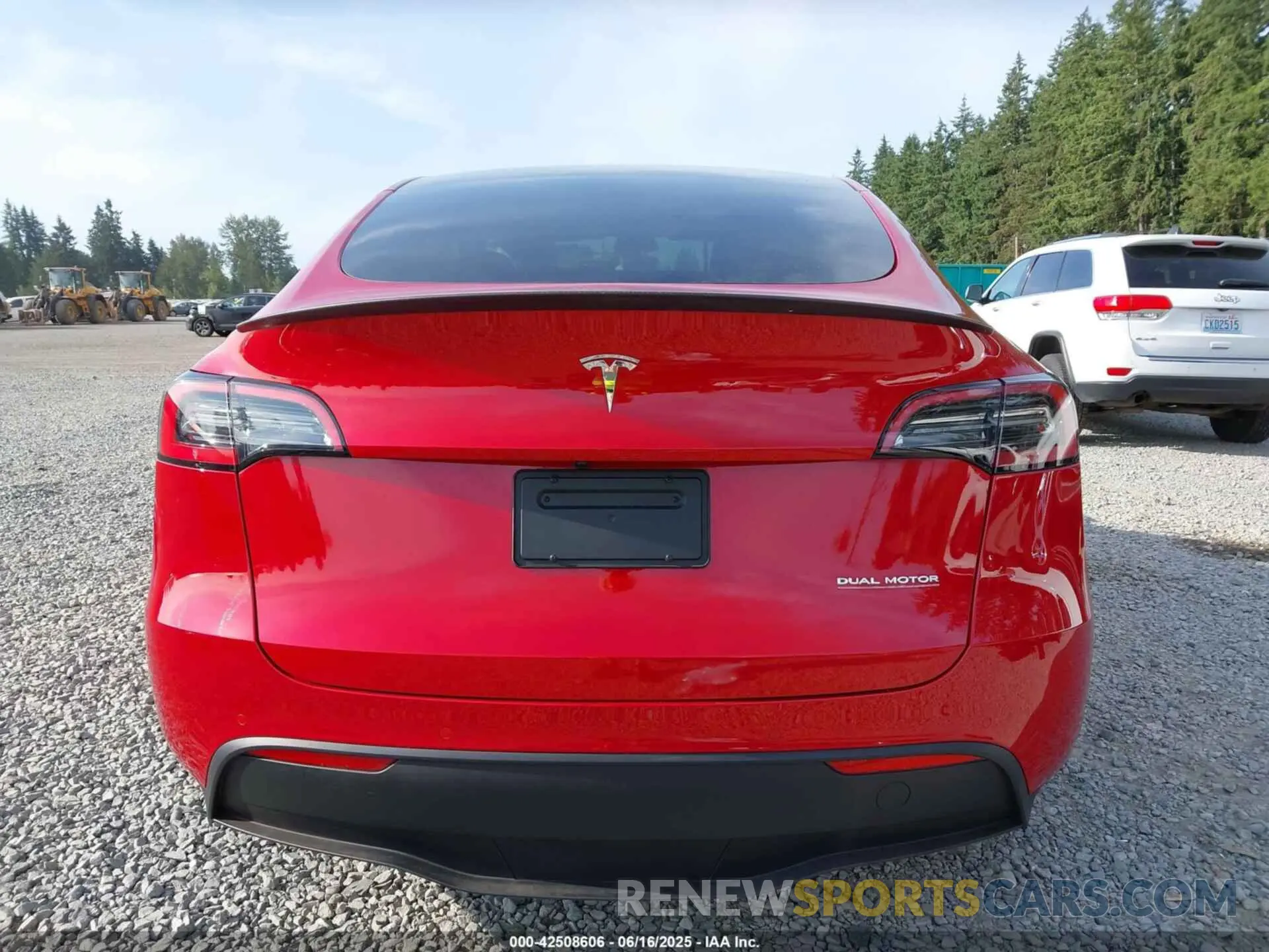 17 Photograph of a damaged car 7SAYGDEF2NF409129 TESLA MODEL Y 2022