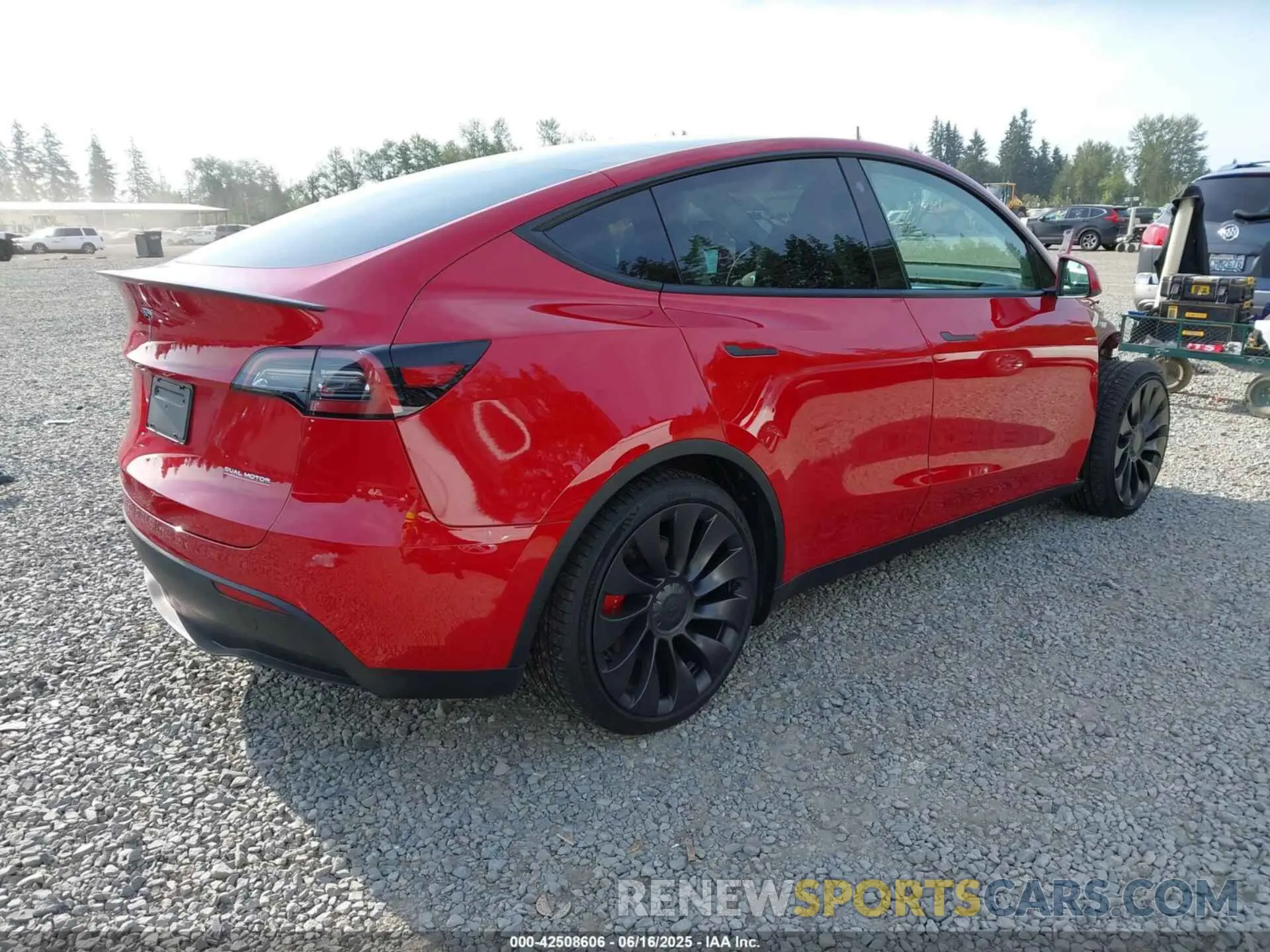 4 Photograph of a damaged car 7SAYGDEF2NF409129 TESLA MODEL Y 2022