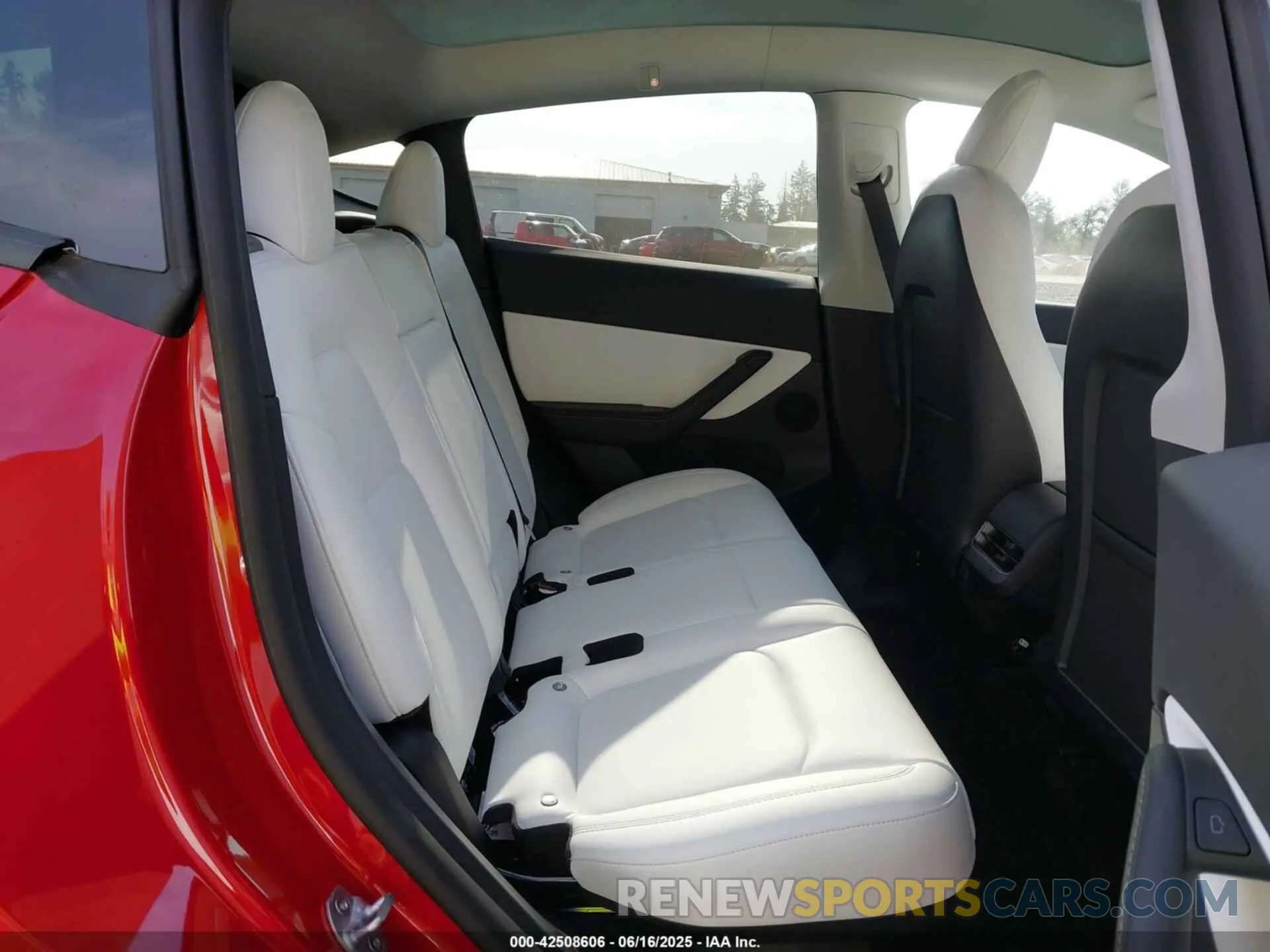 8 Photograph of a damaged car 7SAYGDEF2NF409129 TESLA MODEL Y 2022