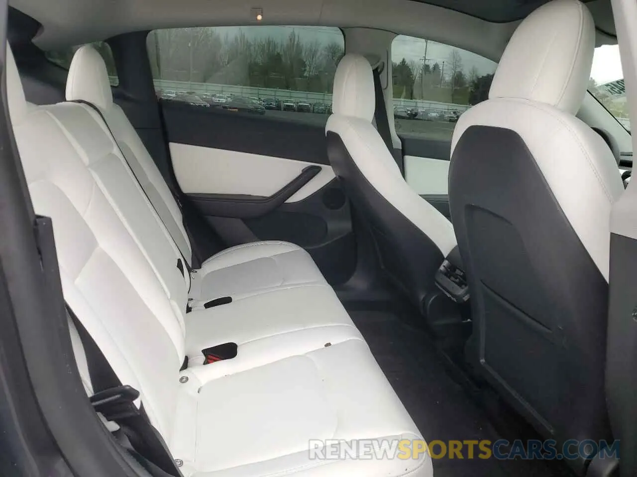 11 Photograph of a damaged car 7SAYGDEF2NF416730 TESLA MODEL Y 2022