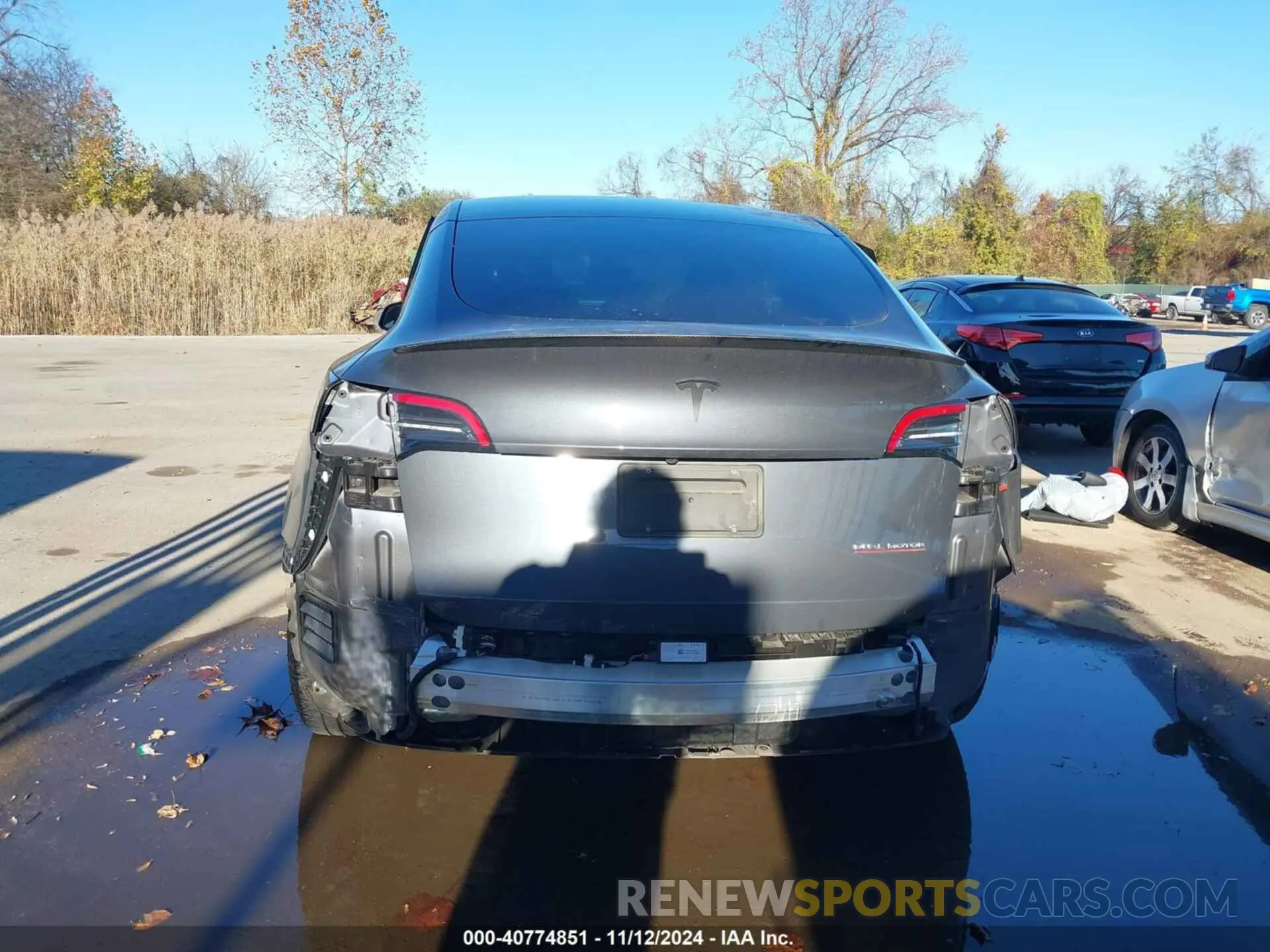 16 Photograph of a damaged car 7SAYGDEF2NF437416 TESLA MODEL Y 2022