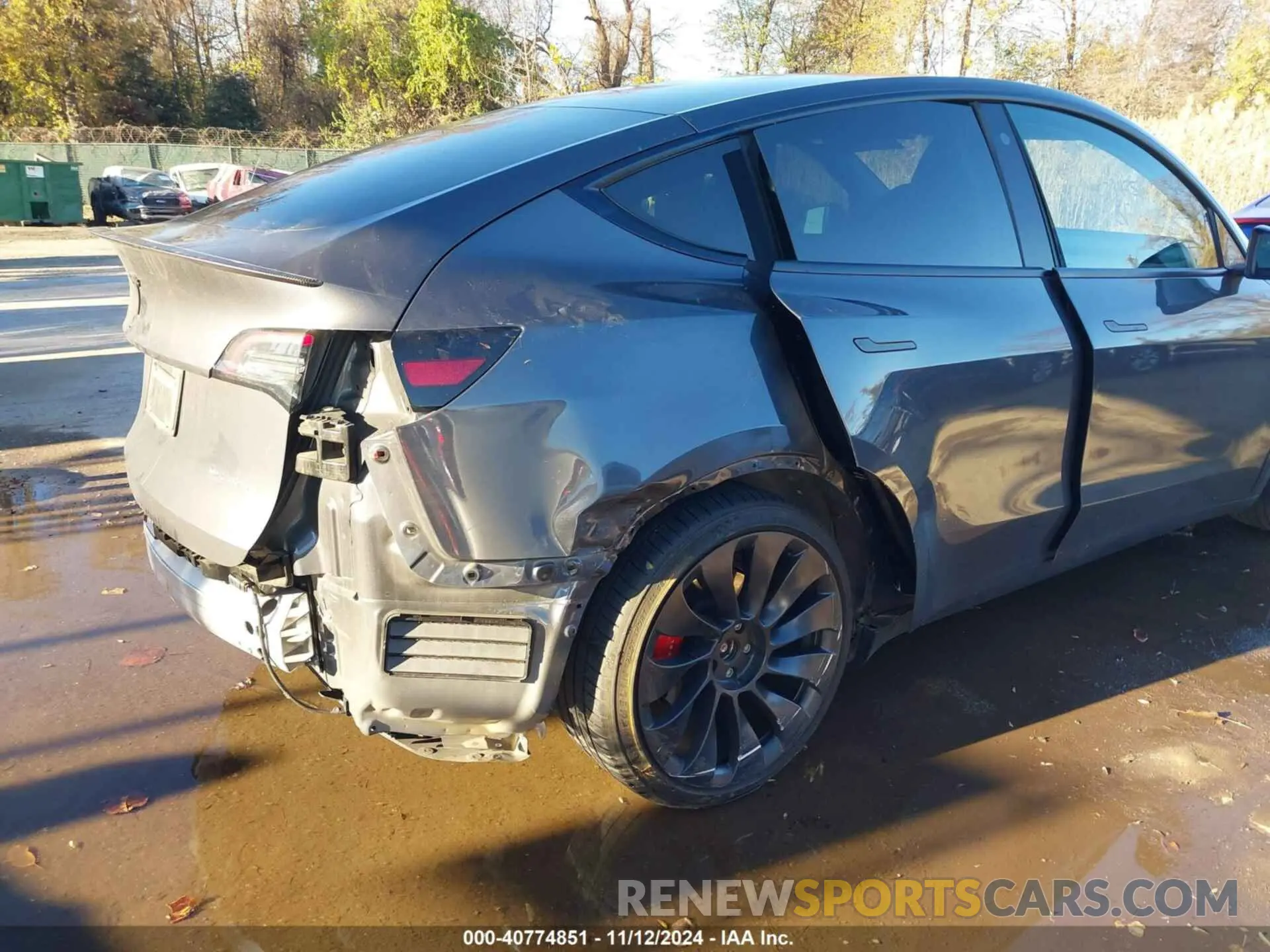 19 Photograph of a damaged car 7SAYGDEF2NF437416 TESLA MODEL Y 2022