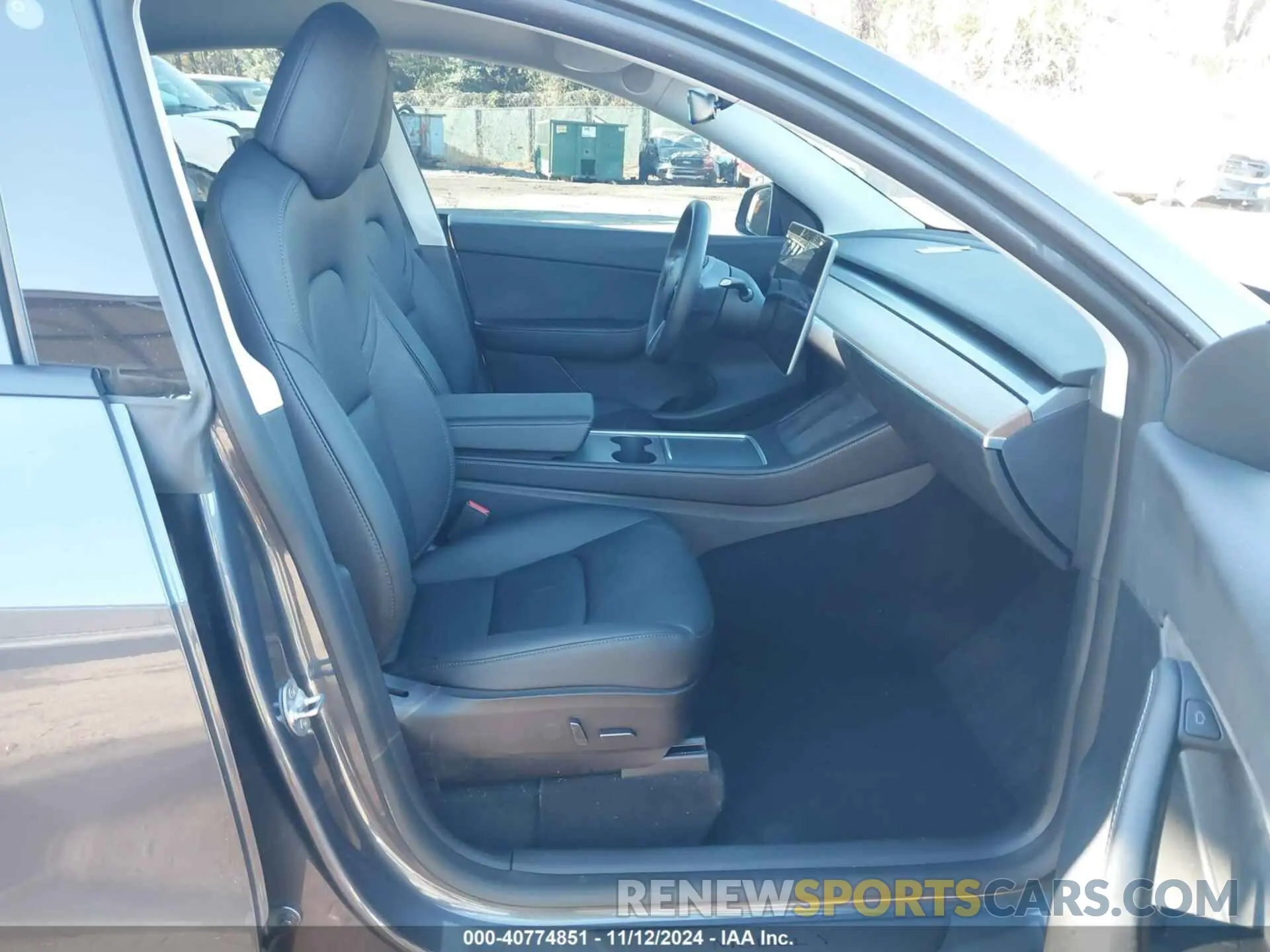 5 Photograph of a damaged car 7SAYGDEF2NF437416 TESLA MODEL Y 2022