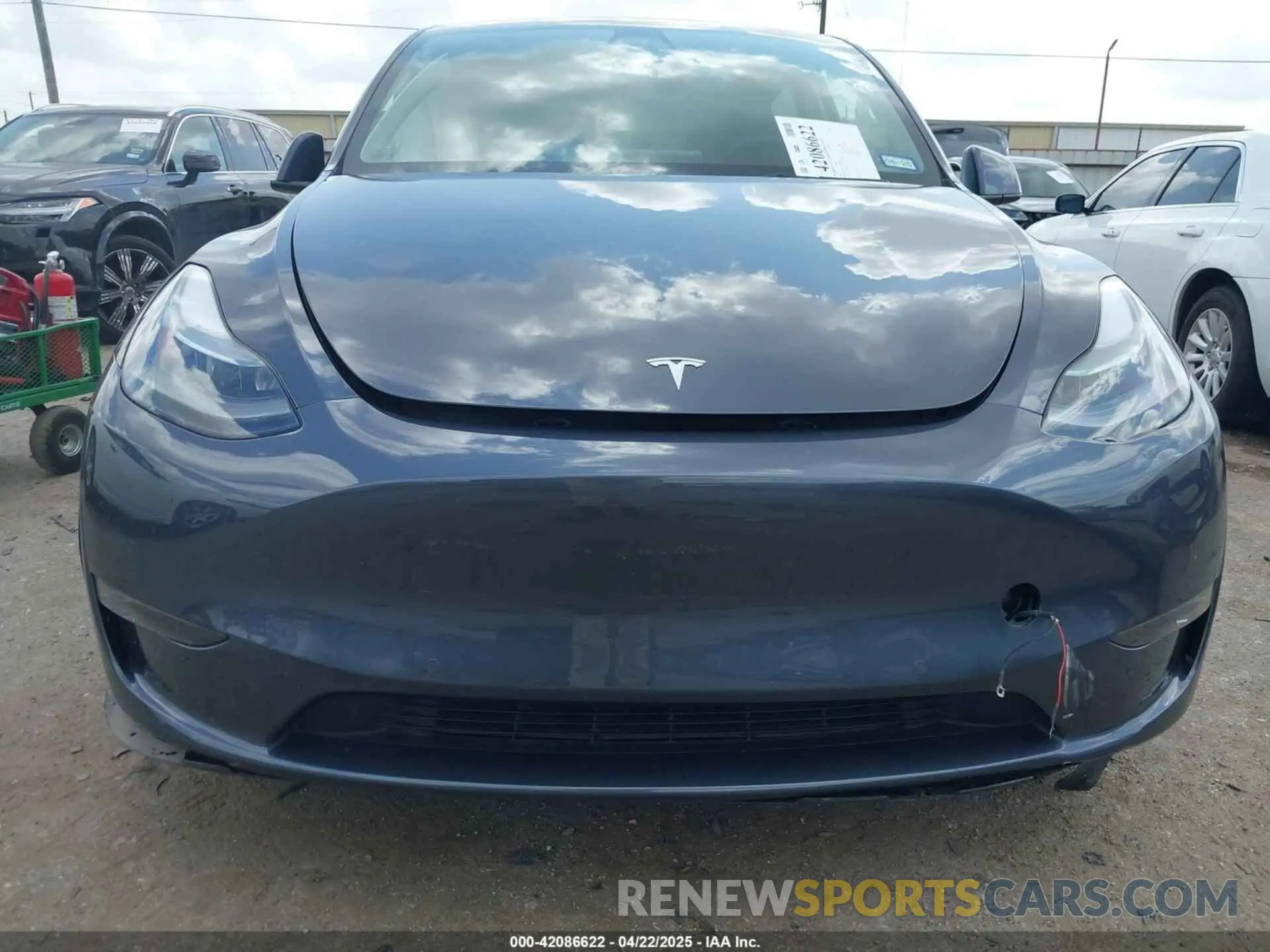 11 Photograph of a damaged car 7SAYGDEF2NF454099 TESLA MODEL Y 2022