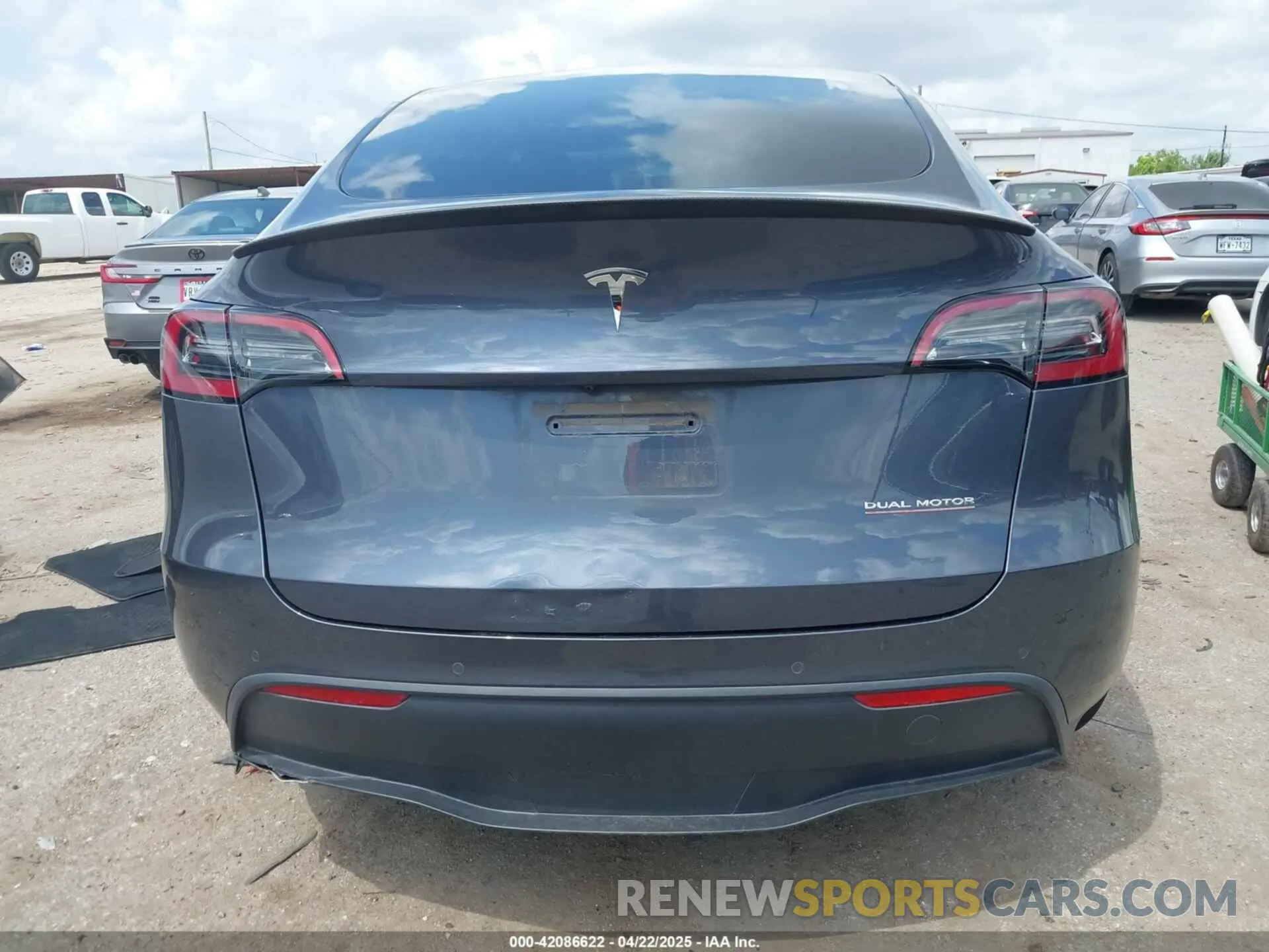 15 Photograph of a damaged car 7SAYGDEF2NF454099 TESLA MODEL Y 2022