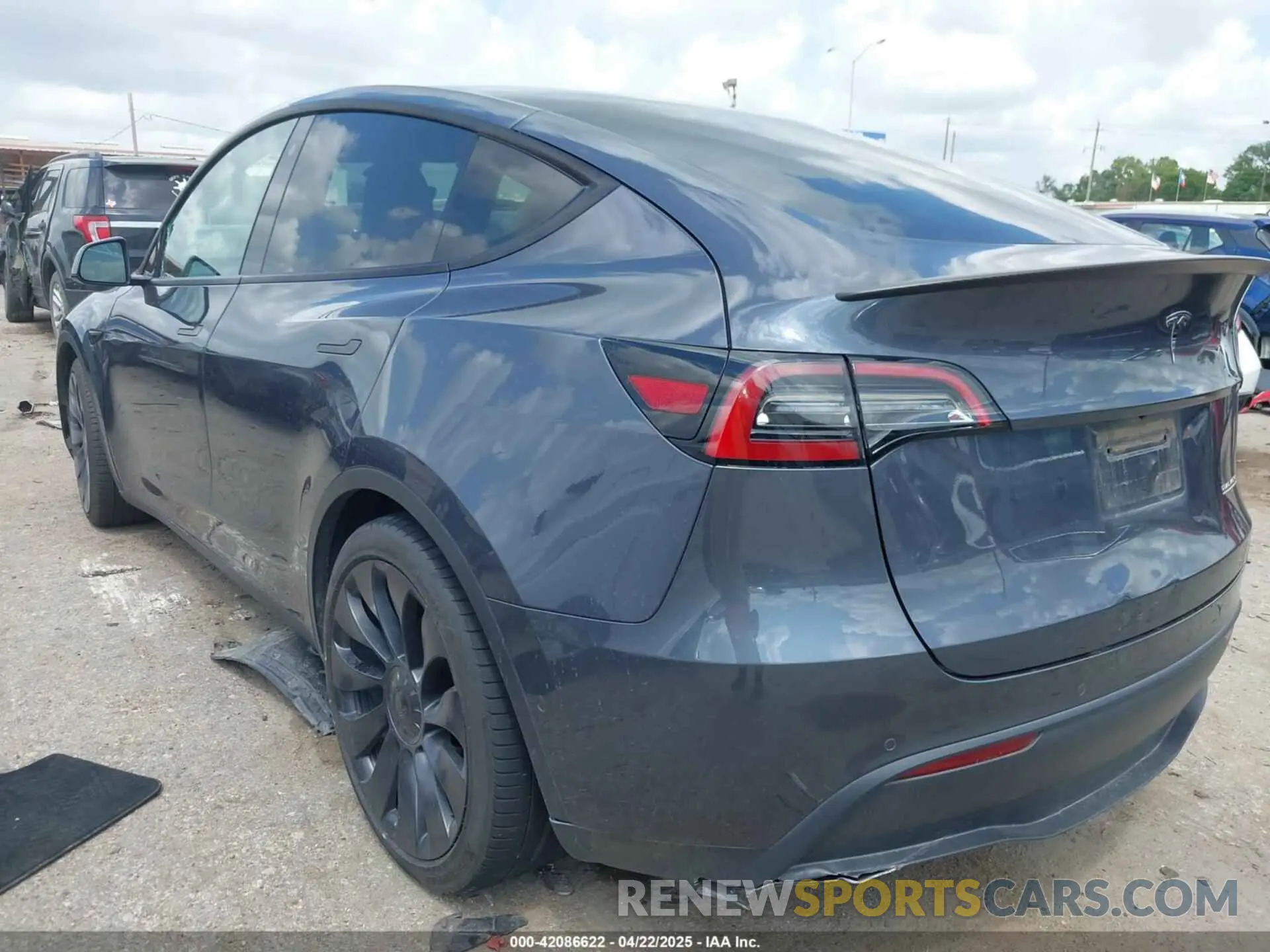 3 Photograph of a damaged car 7SAYGDEF2NF454099 TESLA MODEL Y 2022
