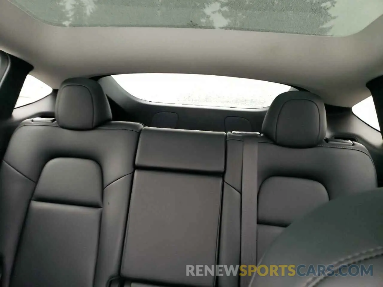 10 Photograph of a damaged car 7SAYGDEF2NF459268 TESLA MODEL Y 2022