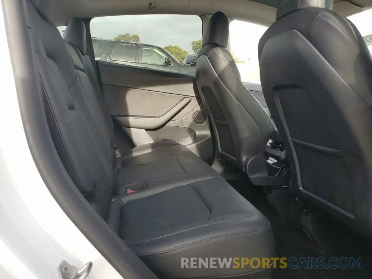 10 Photograph of a damaged car 7SAYGDEF2NF484347 TESLA MODEL Y 2022
