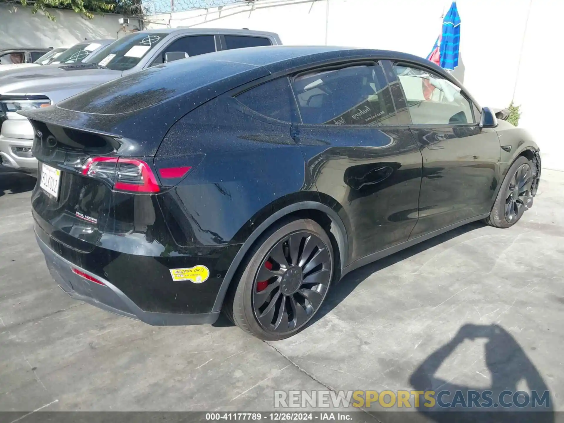 4 Photograph of a damaged car 7SAYGDEF2NF512518 TESLA MODEL Y 2022