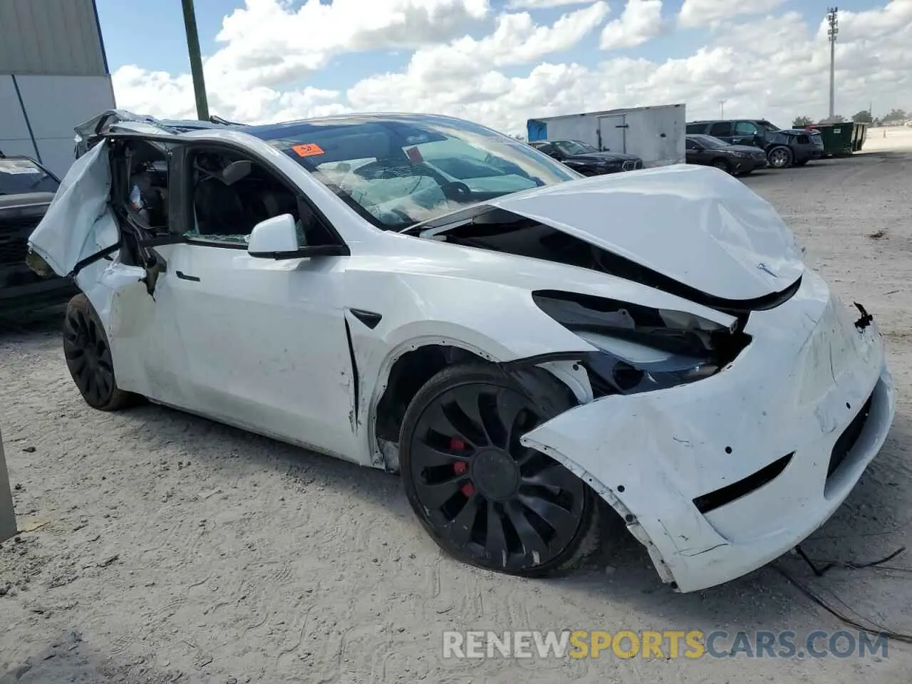 4 Photograph of a damaged car 7SAYGDEF2NF542439 TESLA MODEL Y 2022