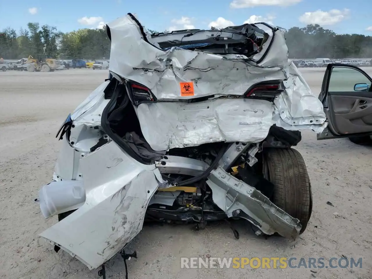 6 Photograph of a damaged car 7SAYGDEF2NF542439 TESLA MODEL Y 2022