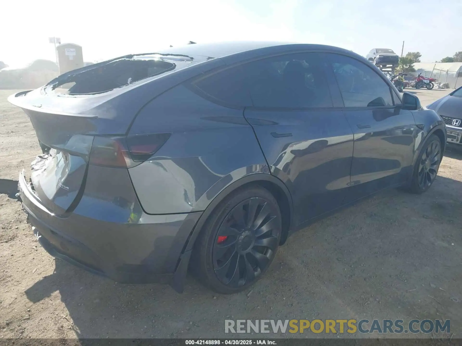 4 Photograph of a damaged car 7SAYGDEF2NF543493 TESLA MODEL Y 2022