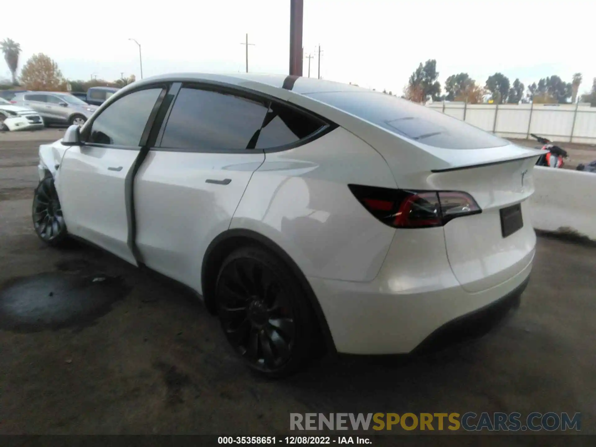 3 Photograph of a damaged car 7SAYGDEF2NF552176 TESLA MODEL Y 2022