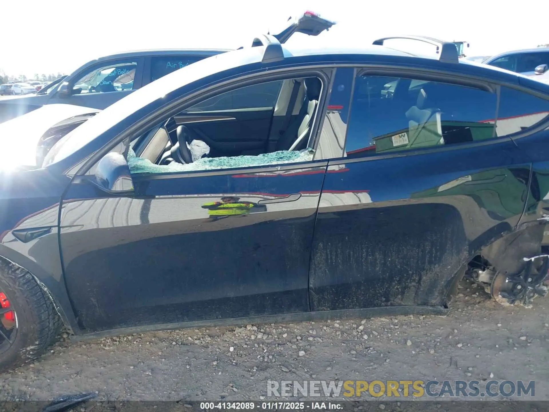14 Photograph of a damaged car 7SAYGDEF2NF562903 TESLA MODEL Y 2022