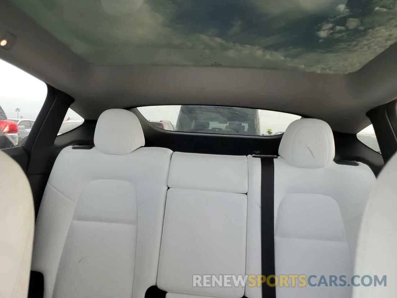 10 Photograph of a damaged car 7SAYGDEF2NF569141 TESLA MODEL Y 2022