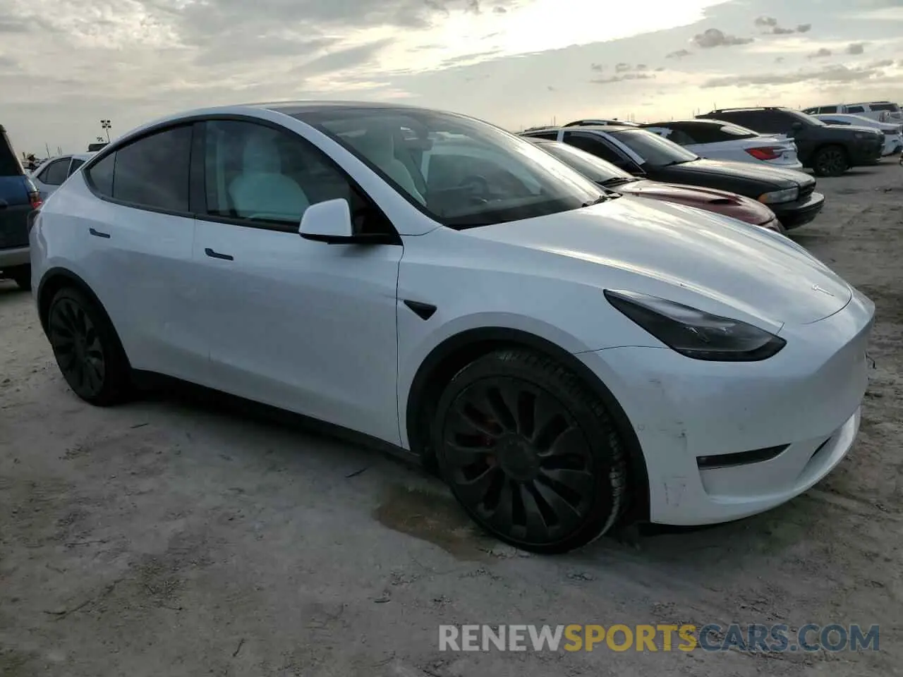 4 Photograph of a damaged car 7SAYGDEF2NF569141 TESLA MODEL Y 2022