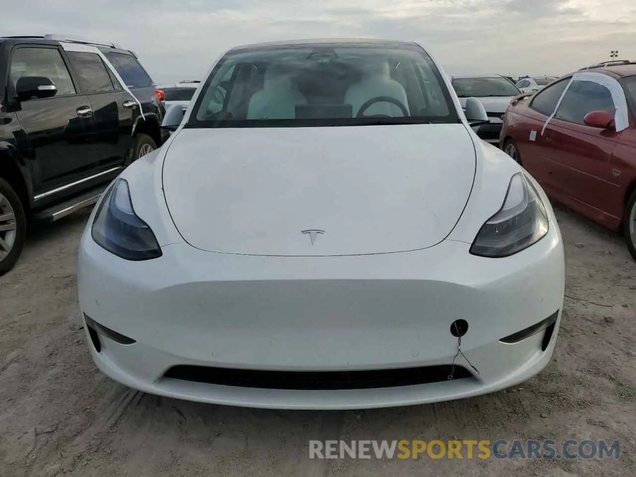 5 Photograph of a damaged car 7SAYGDEF2NF569141 TESLA MODEL Y 2022