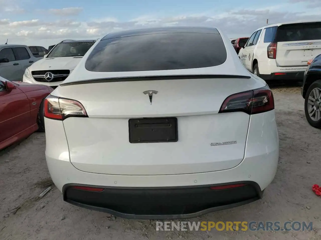 6 Photograph of a damaged car 7SAYGDEF2NF569141 TESLA MODEL Y 2022