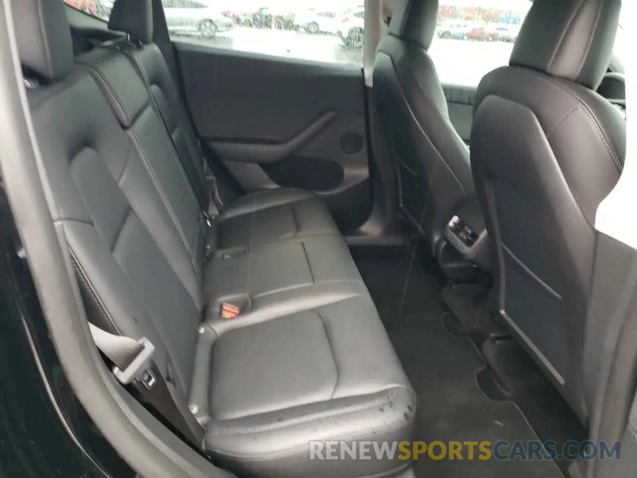 11 Photograph of a damaged car 7SAYGDEF2NF573111 TESLA MODEL Y 2022