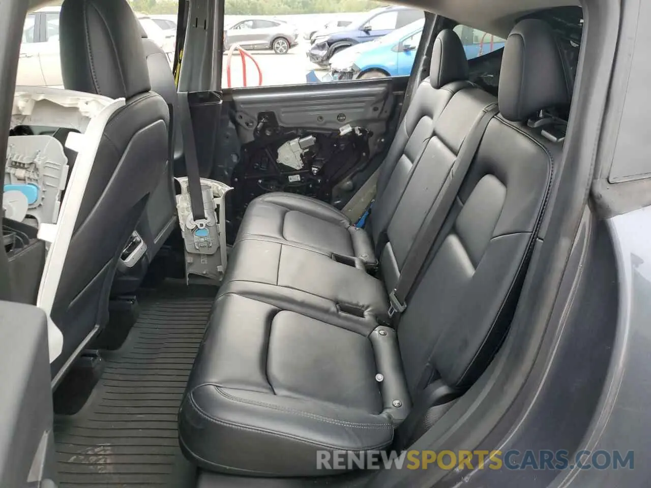 10 Photograph of a damaged car 7SAYGDEF3NF308147 TESLA MODEL Y 2022