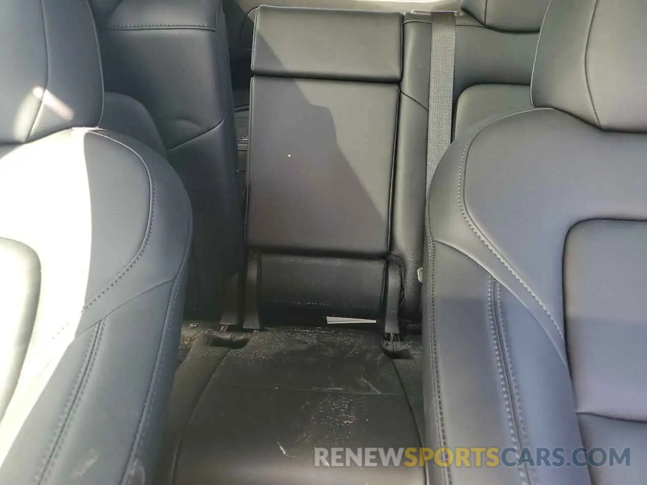10 Photograph of a damaged car 7SAYGDEF3NF337180 TESLA MODEL Y 2022