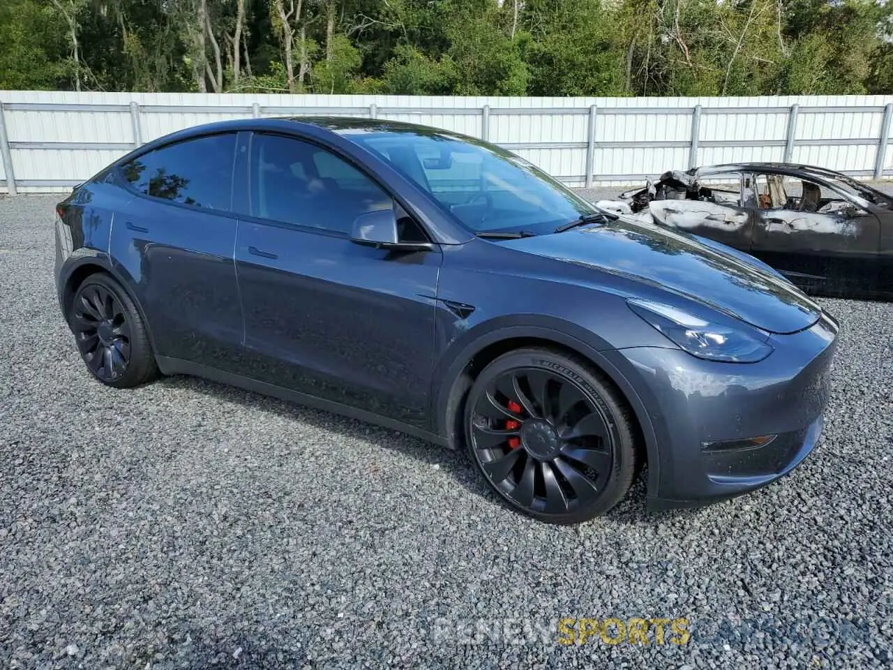 4 Photograph of a damaged car 7SAYGDEF3NF337180 TESLA MODEL Y 2022