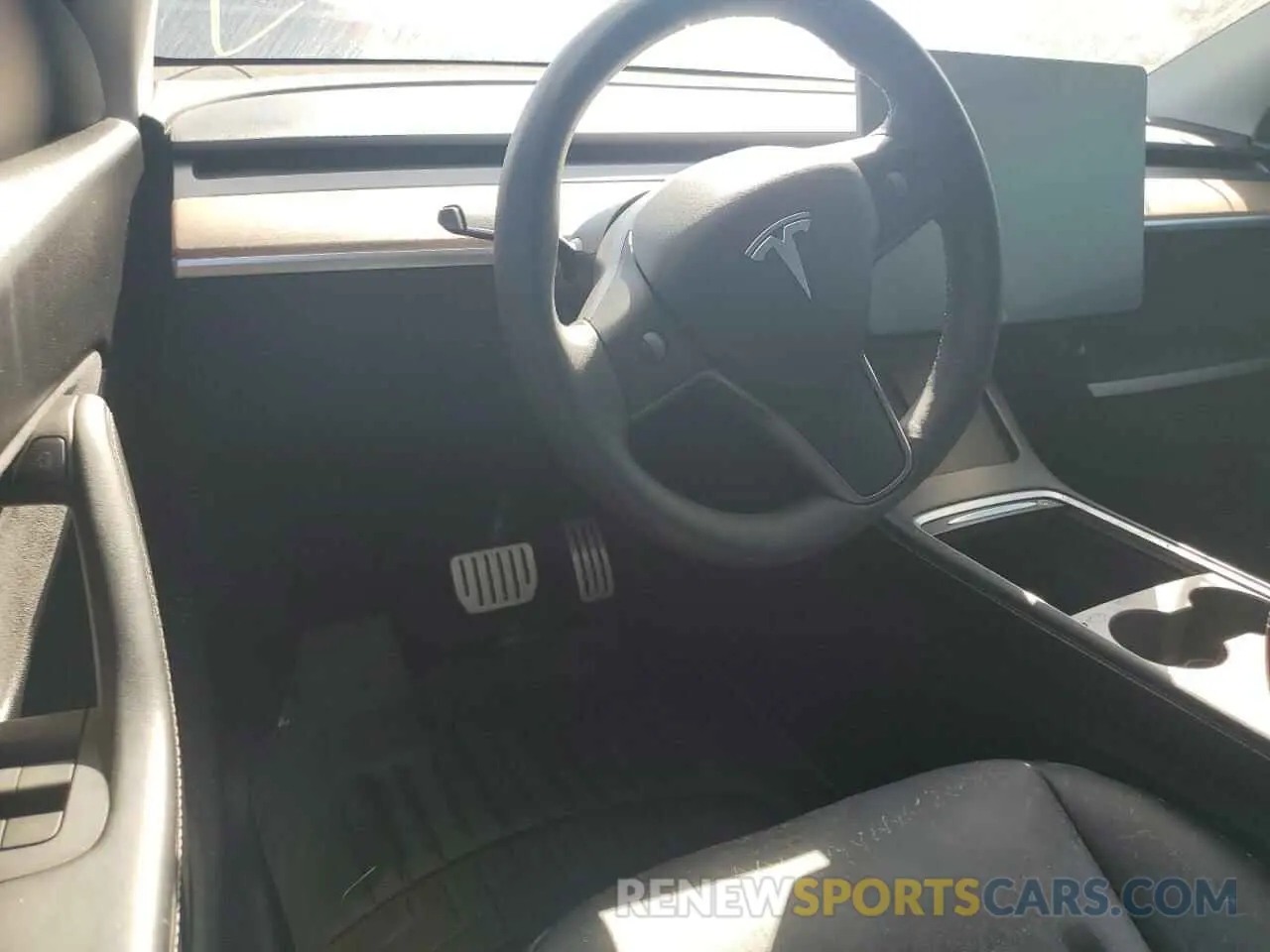 8 Photograph of a damaged car 7SAYGDEF3NF337180 TESLA MODEL Y 2022