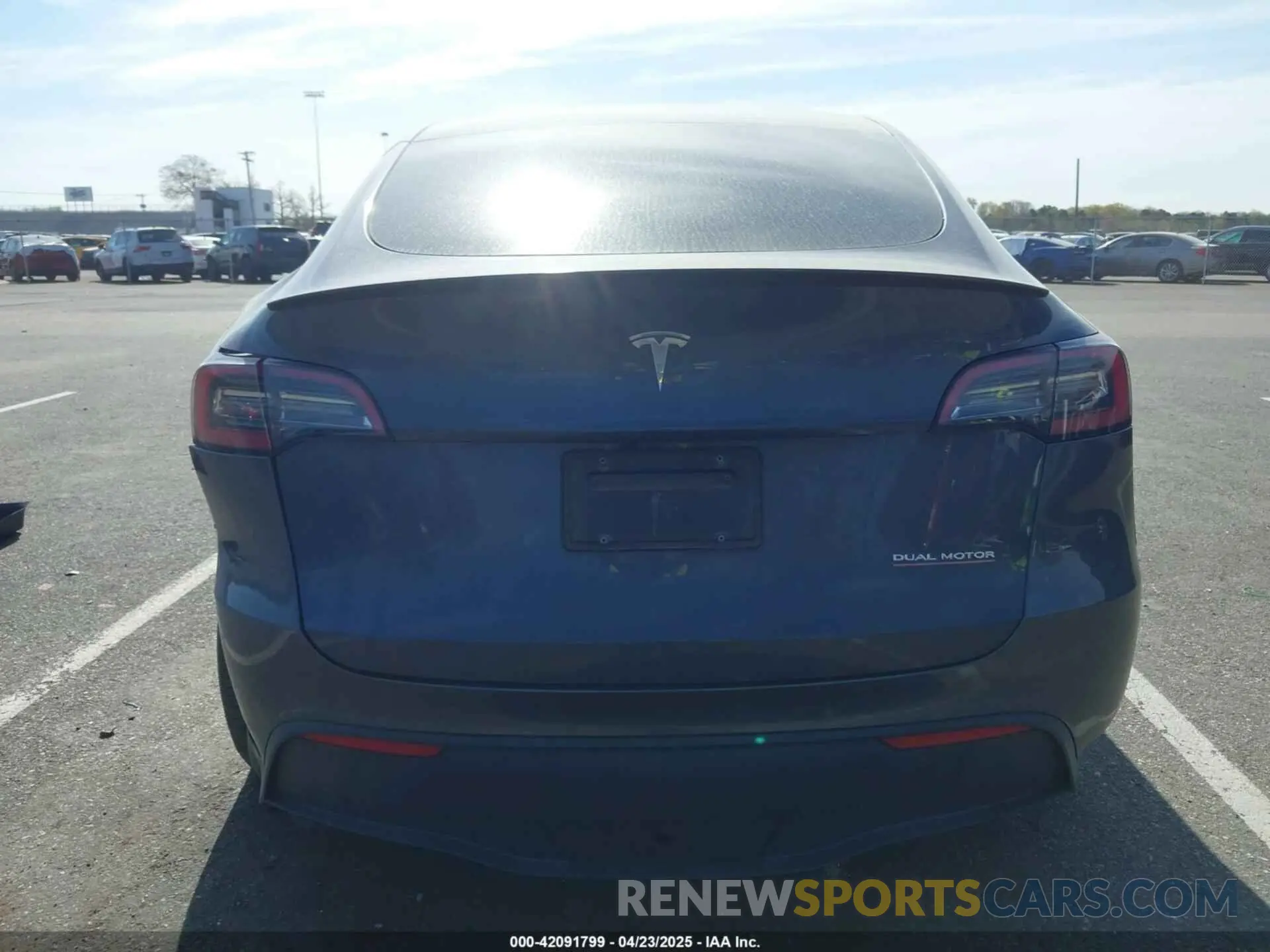 15 Photograph of a damaged car 7SAYGDEF3NF374519 TESLA MODEL Y 2022