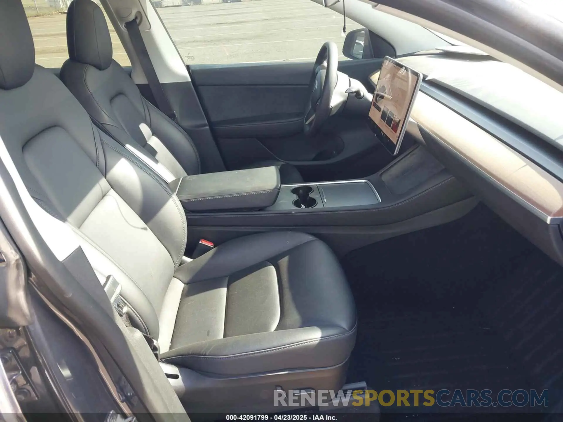 5 Photograph of a damaged car 7SAYGDEF3NF374519 TESLA MODEL Y 2022