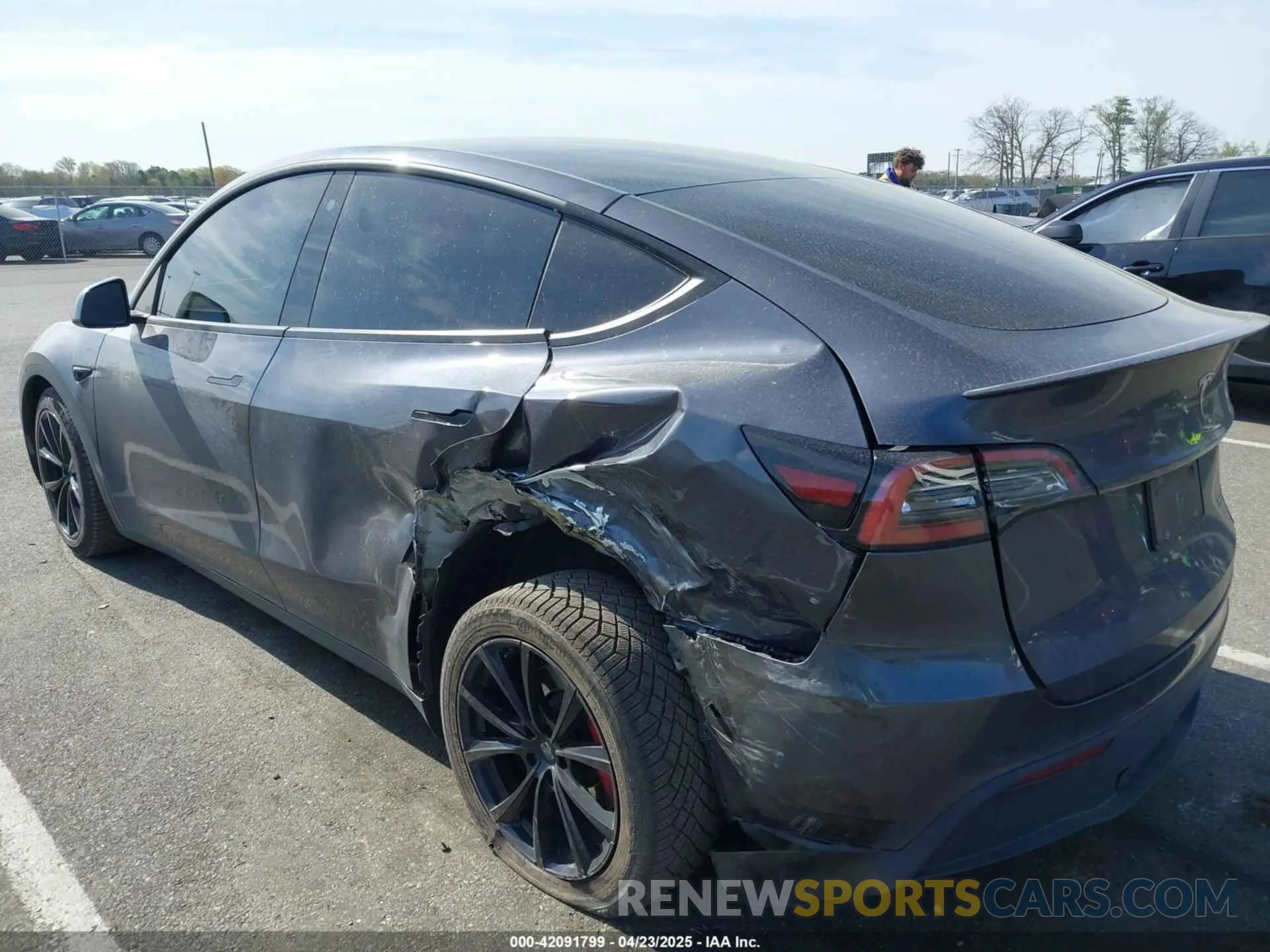 6 Photograph of a damaged car 7SAYGDEF3NF374519 TESLA MODEL Y 2022