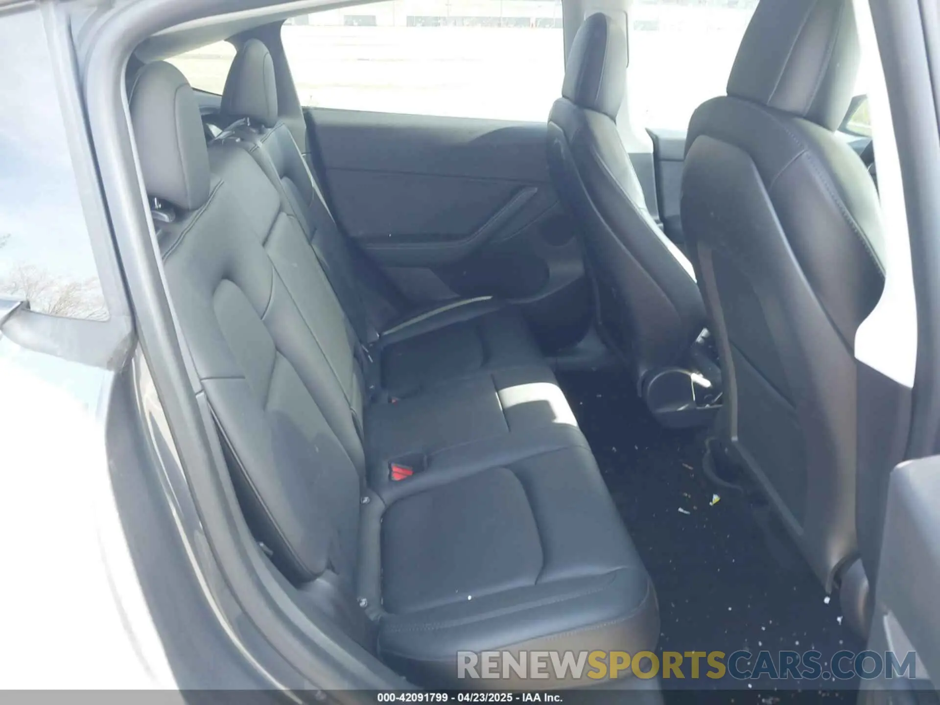 8 Photograph of a damaged car 7SAYGDEF3NF374519 TESLA MODEL Y 2022