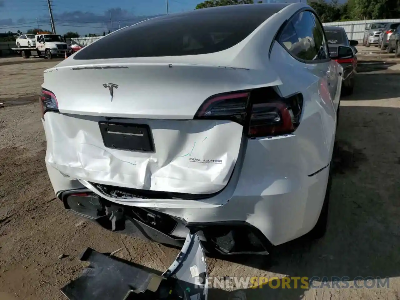 9 Photograph of a damaged car 7SAYGDEF3NF398142 TESLA MODEL Y 2022