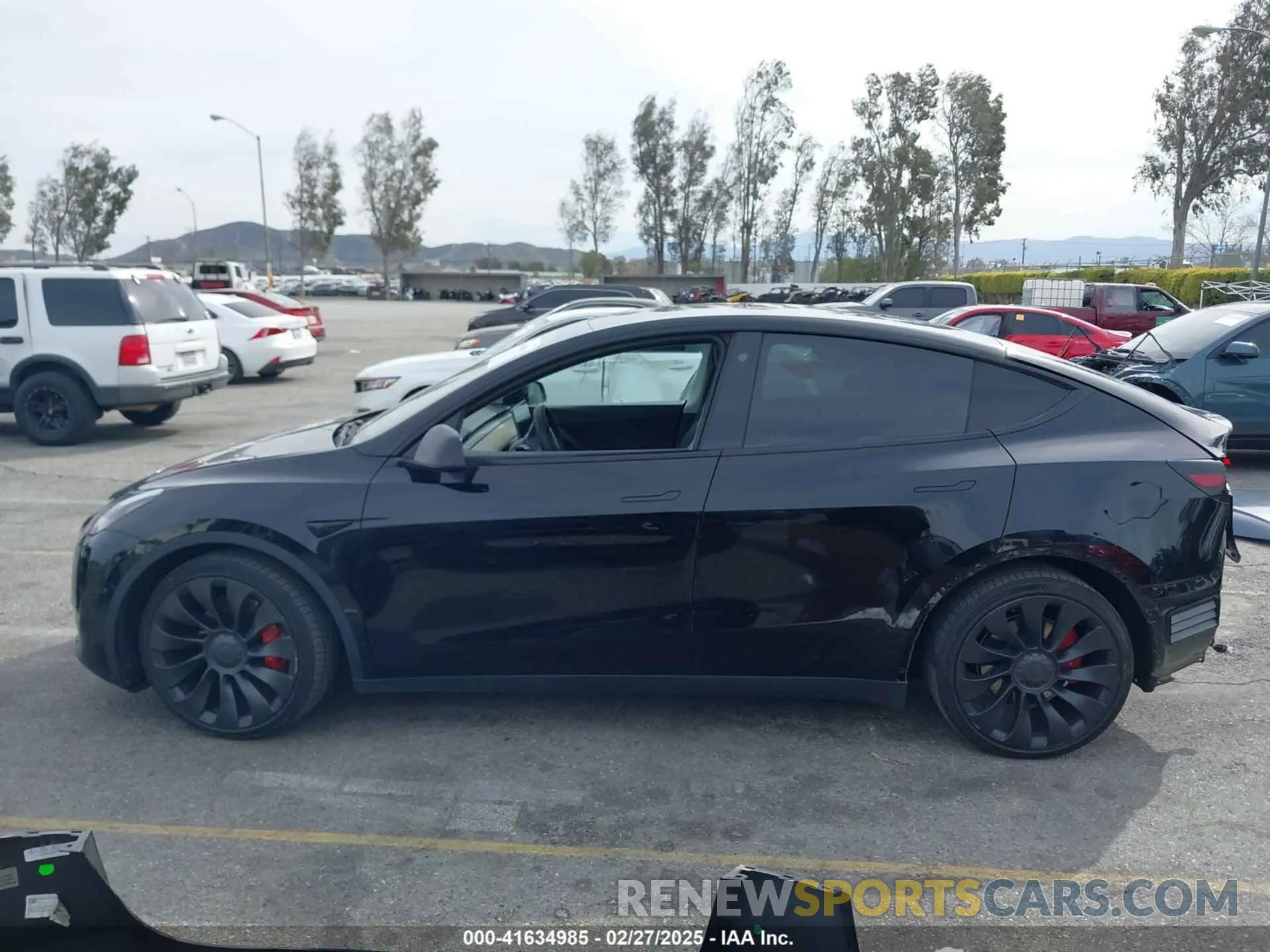 15 Photograph of a damaged car 7SAYGDEF3NF404621 TESLA MODEL Y 2022