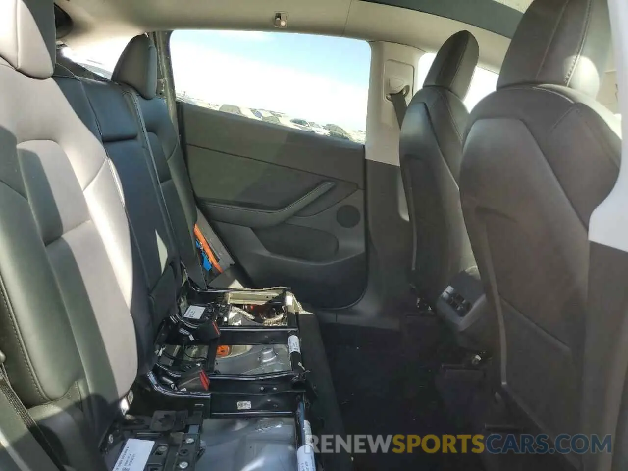 10 Photograph of a damaged car 7SAYGDEF3NF405851 TESLA MODEL Y 2022