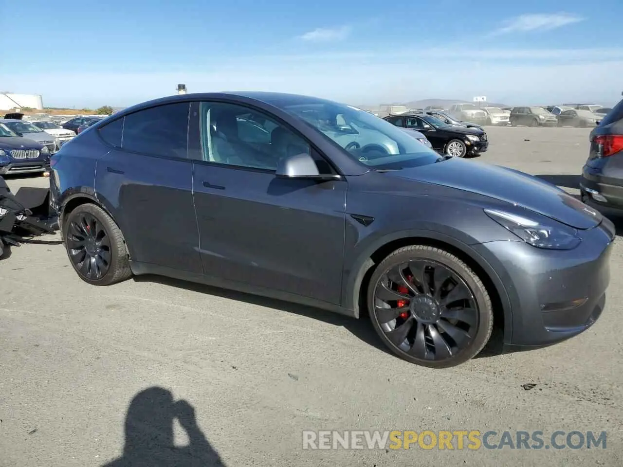 4 Photograph of a damaged car 7SAYGDEF3NF405851 TESLA MODEL Y 2022