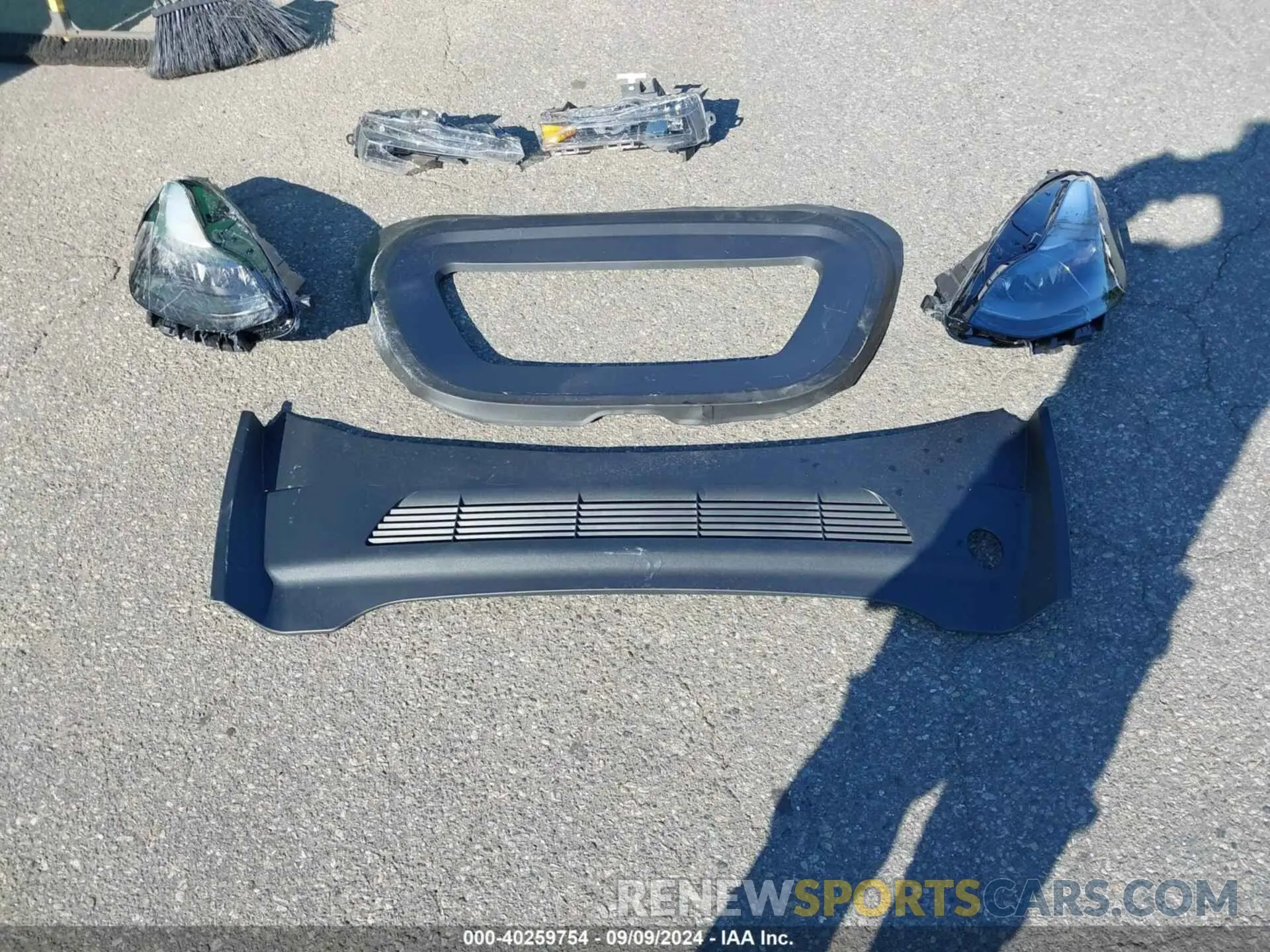 12 Photograph of a damaged car 7SAYGDEF3NF448912 TESLA MODEL Y 2022
