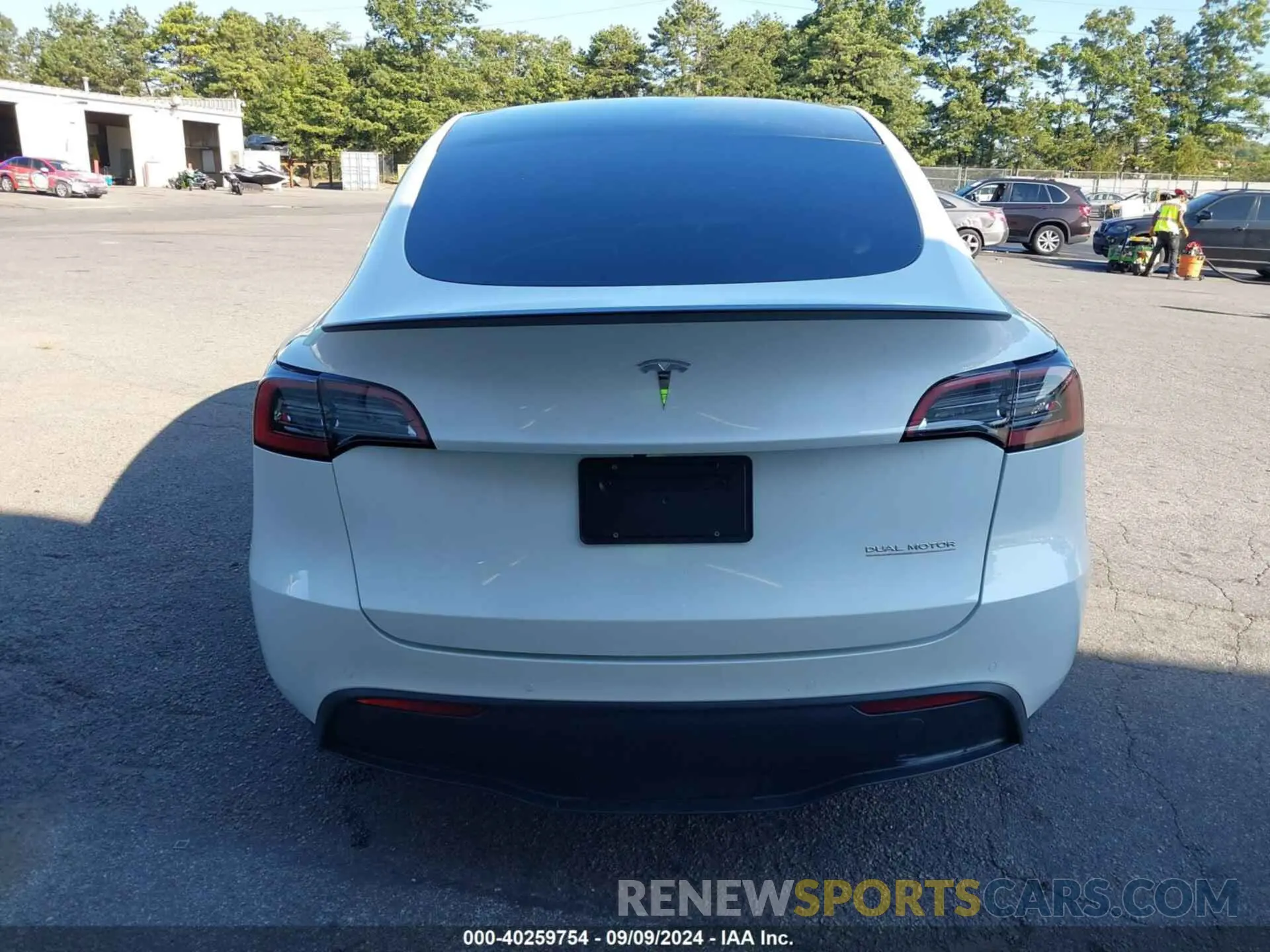 17 Photograph of a damaged car 7SAYGDEF3NF448912 TESLA MODEL Y 2022