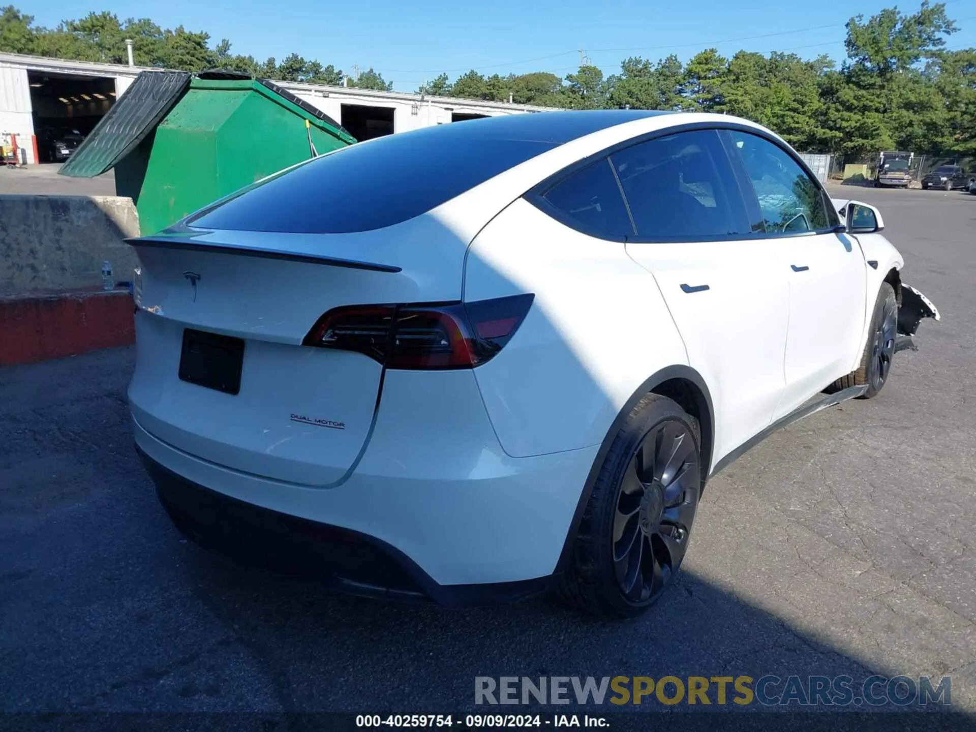 4 Photograph of a damaged car 7SAYGDEF3NF448912 TESLA MODEL Y 2022