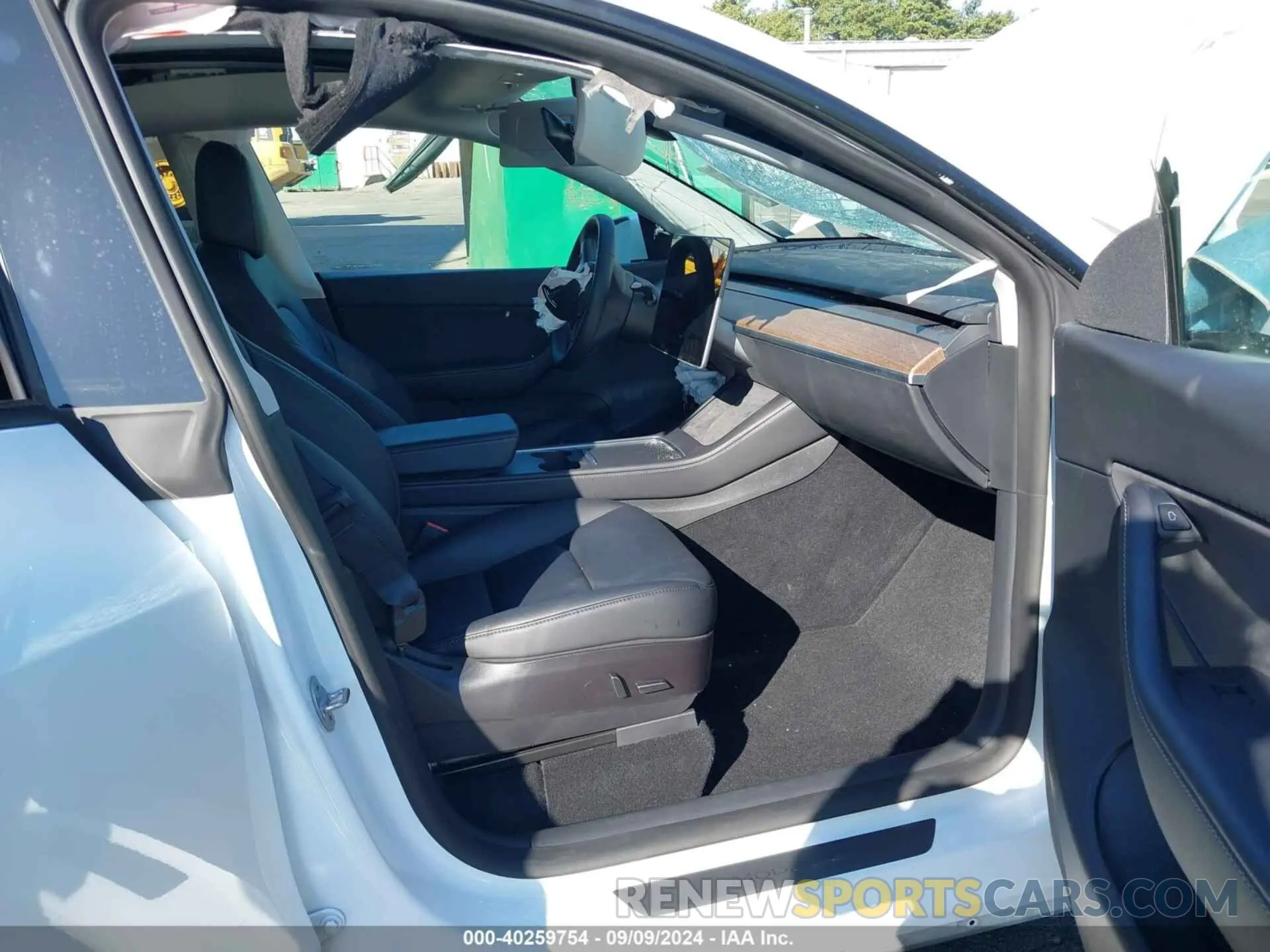5 Photograph of a damaged car 7SAYGDEF3NF448912 TESLA MODEL Y 2022