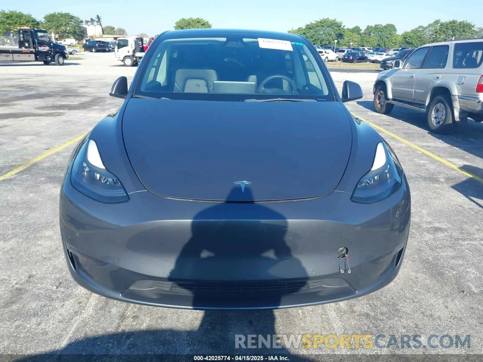 11 Photograph of a damaged car 7SAYGDEF3NF451938 TESLA MODEL Y 2022