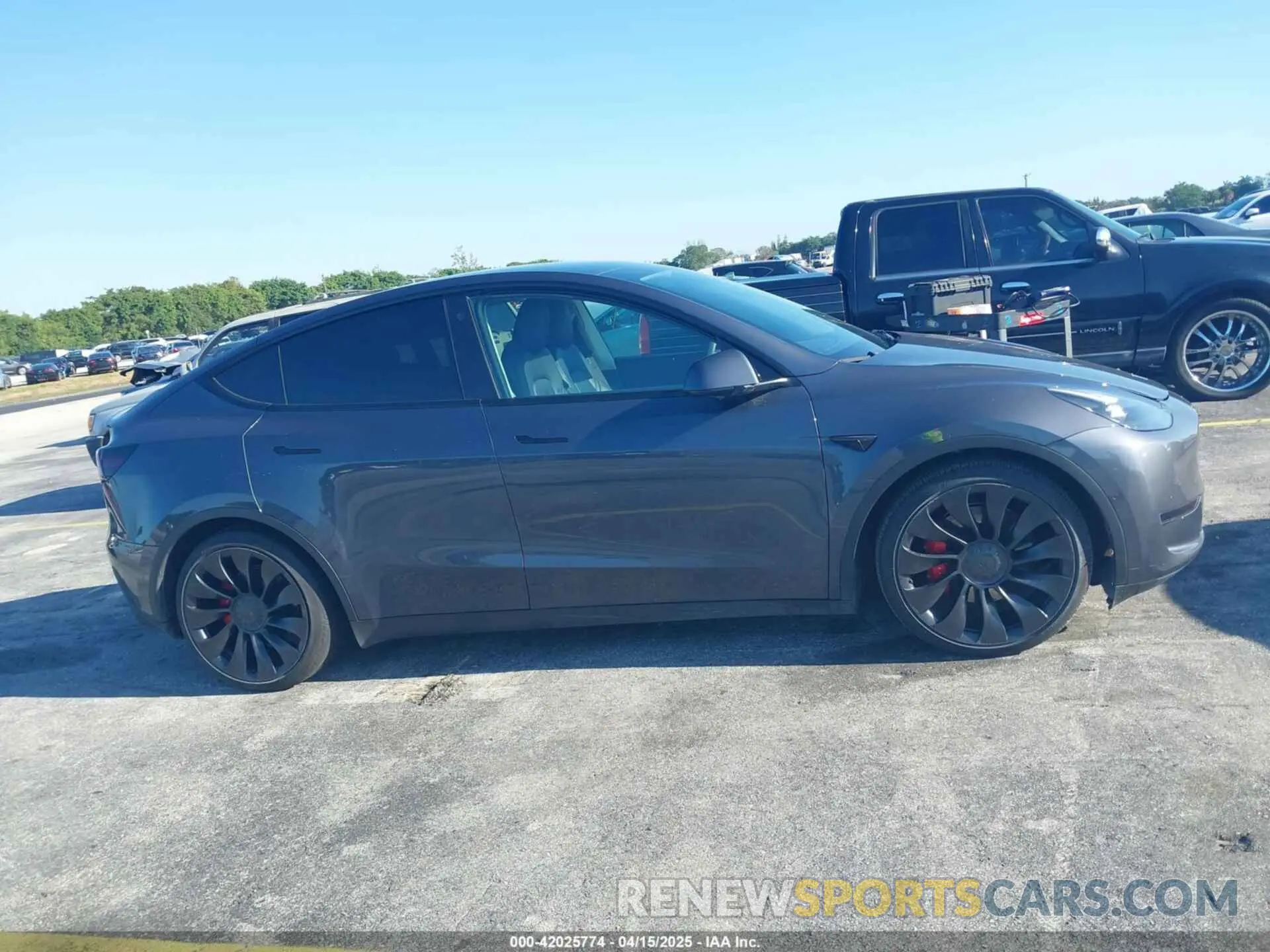 12 Photograph of a damaged car 7SAYGDEF3NF451938 TESLA MODEL Y 2022