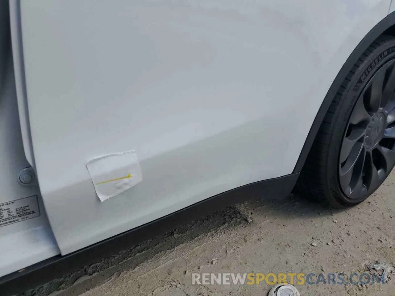 12 Photograph of a damaged car 7SAYGDEF3NF452541 TESLA MODEL Y 2022