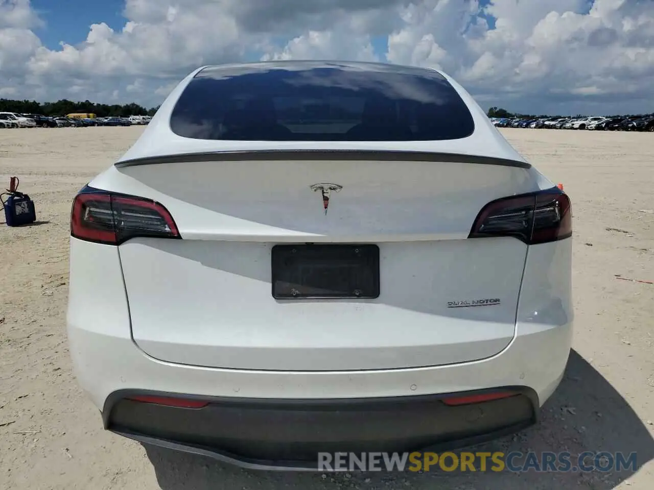 6 Photograph of a damaged car 7SAYGDEF3NF452541 TESLA MODEL Y 2022
