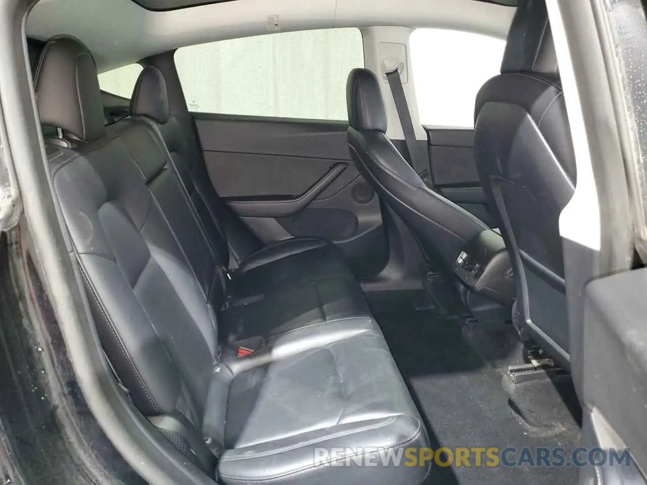 11 Photograph of a damaged car 7SAYGDEF3NF453267 TESLA MODEL Y 2022