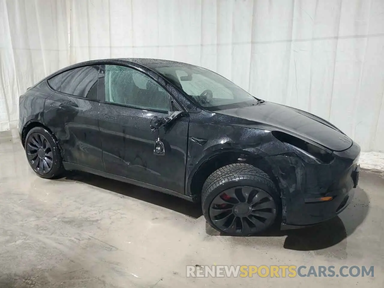 4 Photograph of a damaged car 7SAYGDEF3NF453267 TESLA MODEL Y 2022