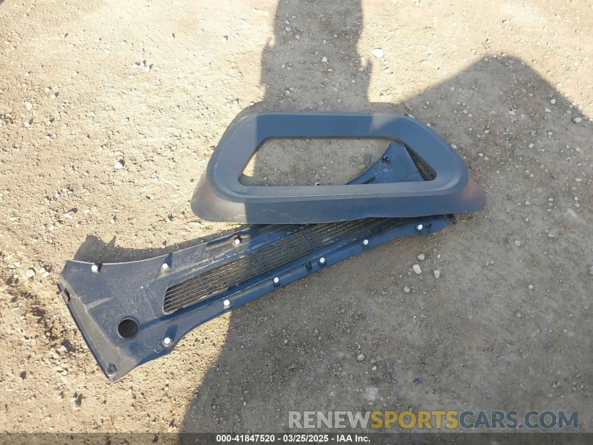 11 Photograph of a damaged car 7SAYGDEF3NF486365 TESLA MODEL Y 2022