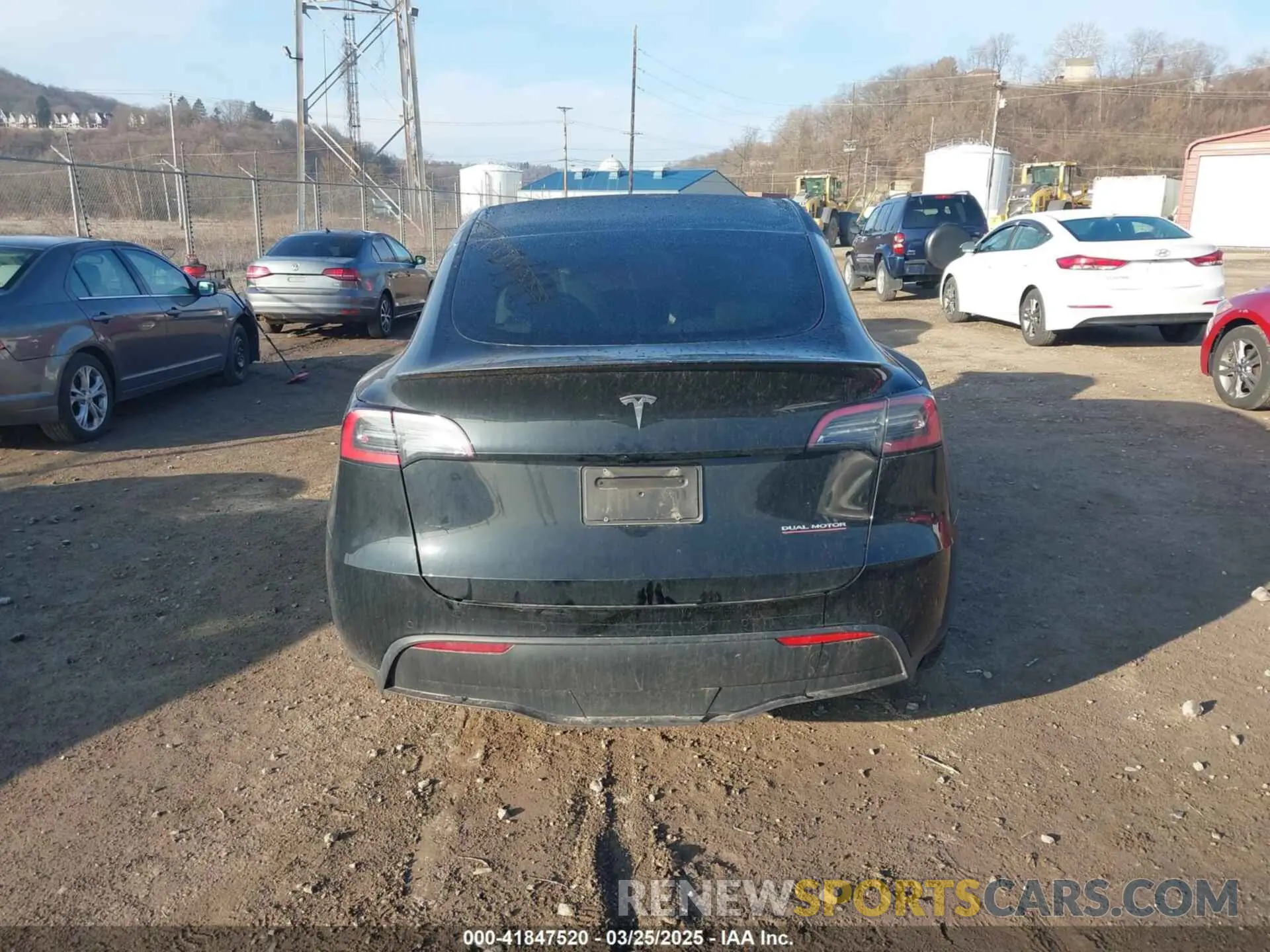 16 Photograph of a damaged car 7SAYGDEF3NF486365 TESLA MODEL Y 2022