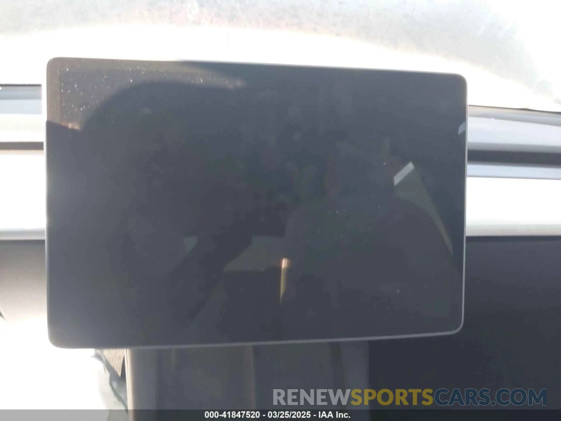 18 Photograph of a damaged car 7SAYGDEF3NF486365 TESLA MODEL Y 2022