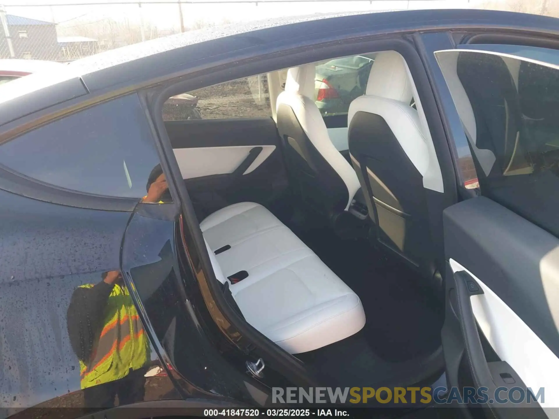 8 Photograph of a damaged car 7SAYGDEF3NF486365 TESLA MODEL Y 2022